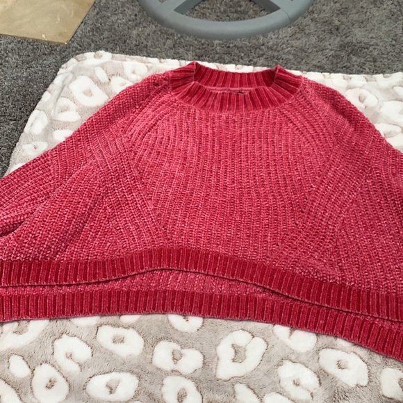 Cute pink rue21 sweater. longer in the back. kind of cropped. sleeves are long. - Picture 3 of 3